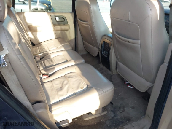 2005 Ford Expedition Eddie Bauer with VIN 1FMFU17505LA92105, listed as a IAAI auction lot 41963131 with 179,104 mi miles. Bid and sale history available at carsss.com. Image 8.