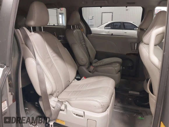 2011 Toyota Sienna XLE z VIN 5TDDK3DC4BS003792, wystawiony jako IAAI lot #41762481 z przebiegiem 201 051 mil mil oraz . Historia ofert i sprzedaży dostępna na DreamBid. Obrazek 8.