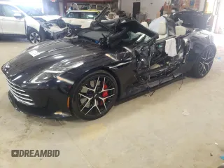 2024 Aston Martin DB12 z VIN SCFRMFGW5RGM12901, wystawiony jako Copart lot #64941574 z przebiegiem Nie podano mil oraz Nie do naprawy. Historia ofert i sprzedaży dostępna na DreamBid. Obrazek 1.