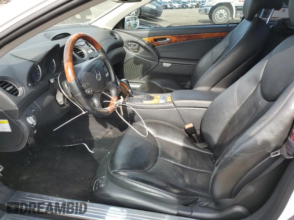 2008 Mercedes-Benz SL 550 z VIN WDBSK71F28F138337, wystawiony jako Copart lot #46896265 z przebiegiem 86 717 mil mil oraz Szkoda całkowita • Salvage title. Historia ofert i sprzedaży dostępna na DreamBid. Obrazek 7.