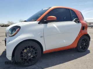 2016 Smart fortwo Passion z VIN WMEFJ5DA6GK075566, wystawiony jako Copart lot #56606935 z przebiegiem 47 733 mil mil oraz Szkody całkowita. Historia ofert i sprzedaży dostępna na DreamBid. Obrazek 1.