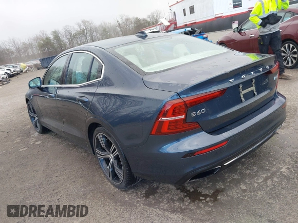 2019 Volvo S60 Inscription with VIN 7JRA22TL3KG002319, listed as a IAAI auction lot 40992140 with 44,095 mi miles. Bid and sale history available at carsss.com. Image 3.