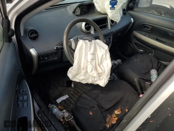 2005 Scion xA z VIN JTKKT624550121979, wystawiony jako Copart lot #73280404 z przebiegiem Nie podano mil oraz Szkody całkowita. Historia ofert i sprzedaży dostępna na DreamBid. Obrazek 8.