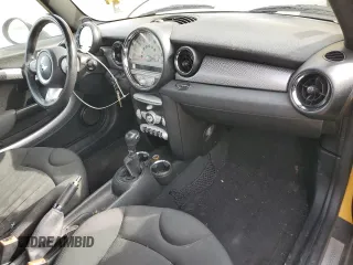 2009 MINI Hardtop S with VIN WMWMF73599TW87679, listed as a Copart auction lot 46863725 with 102,976 mi miles and Salvage title. Bid and sale history available at DreamBid. Image 8.