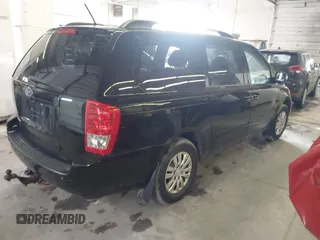 2012 Kia Sedona LX with VIN KNDMG4C78C6435430, listed as a IAAI auction lot 41701890 with 170,128 mi miles. Bid and sale history available at carsss.com. Image 4.
