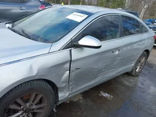 2017 Hyundai Sonata SE with VIN 5NPE24AF1HH566046, listed as a IAAI auction lot 41244847 with 1 mi miles. Bid and sale history available at carsss.com. Image 6.