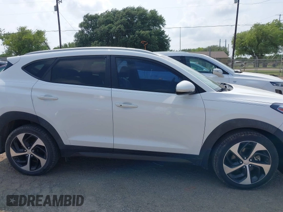 2016 Hyundai Tucson Limited with VIN KM8J33A2XGU030795, listed as a IAAI auction lot 42108969 with 117,418 mi miles. Bid and sale history available at carsss.com. Image 13.
