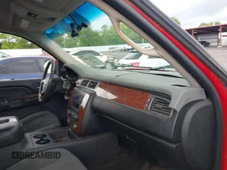 2007 Chevrolet Avalanche LTZ z VIN 3GNEC12J97G302411, wystawiony jako IAAI lot #42236491 z przebiegiem 271 454 mil mil oraz . Historia ofert i sprzedaży dostępna na DreamBid. Obrazek 5.
