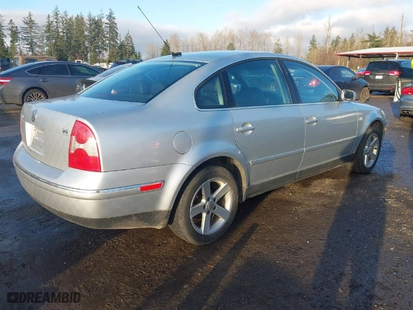 2004 Volkswagen Passat Sedan GLX with VIN WVWRH63B34P057015, listed as a IAAI auction lot 41659722 with 114,225 mi miles. Bid and sale history available at carsss.com. Image 4.