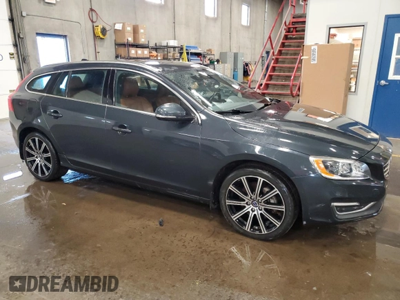 2015 Volvo V60 z VIN YV1612SC8F1212622, wystawiony jako Copart lot #58492135 z przebiegiem 114 137 mil mil oraz Tytuł czysty. Historia ofert i sprzedaży dostępna na DreamBid. Obrazek 4.