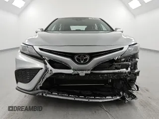 2022 Toyota Camry SE with VIN 4T1G11AK1NU670511, listed as a Copart auction lot 52487225 with 57,583 mi miles and Clean Title. Bid and sale history available at DreamBid. Image 5.