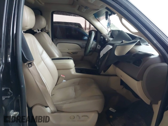 2014 Chevrolet Tahoe LT z VIN 1GNSCBE01ER190342, wystawiony jako IAAI lot #41578109 z przebiegiem 204 781 mil mil oraz . Historia ofert i sprzedaży dostępna na DreamBid. Obrazek 5.