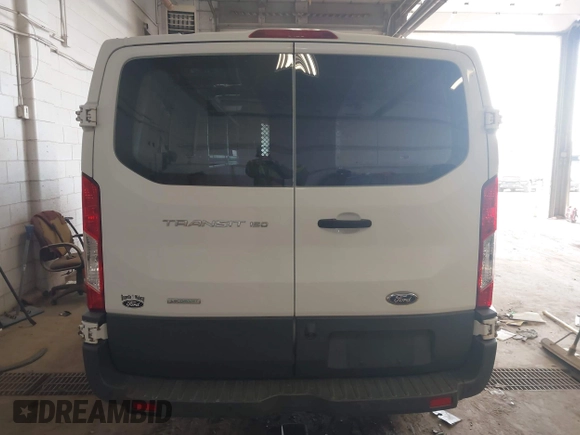 2015 Ford Transit Cargo z VIN 1FTNE1YG9FKB08497, wystawiony jako IAAI lot #42106682 z przebiegiem 158 992 mil mil oraz . Historia ofert i sprzedaży dostępna na DreamBid. Obrazek 16.