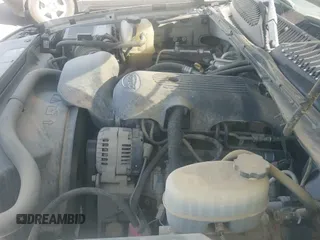 2004 Chevrolet Silverado 2500HD LS z VIN 1GCHK29U04E120100, wystawiony jako IAAI lot #42543989 z przebiegiem 133 496 mil mil oraz . Historia ofert i sprzedaży dostępna na DreamBid. Obrazek 19.