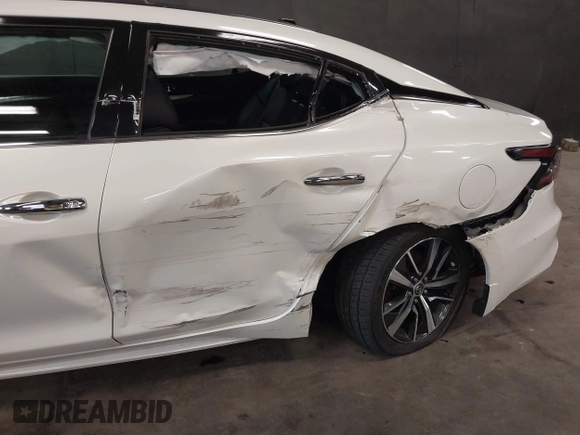 2020 Nissan Maxima SL z VIN 1N4AA6DV3LC370040, wystawiony jako IAAI lot #42437358 z przebiegiem 51 711 mil mil oraz . Historia ofert i sprzedaży dostępna na DreamBid. Obrazek 6.
