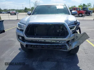 2023 Toyota Tacoma SR z VIN 3TMCZ5AN0PM627654, wystawiony jako IAAI lot #42157641 z przebiegiem 35 015 mil mil oraz . Historia ofert i sprzedaży dostępna na DreamBid. Obrazek 6.