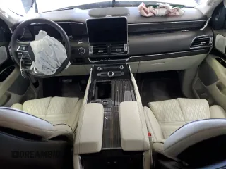 2020 Lincoln Navigator Black Label z VIN 5LMJJ3TT5LEL23937, wystawiony jako Copart lot #54434155 z przebiegiem 22 437 mil mil oraz Szkoda całkowita • Salvage title. Historia ofert i sprzedaży dostępna na DreamBid. Obrazek 8.