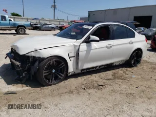 2015 BMW M3 z VIN WBS3C9C52FJ276479, wystawiony jako Copart lot #51453525 z przebiegiem 67 477 mil mil oraz Szkody całkowita. Historia ofert i sprzedaży dostępna na DreamBid. Obrazek 1.