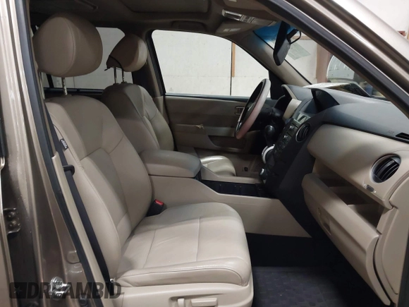 2011 Honda Pilot Touring with VIN 5FNYF4H92BB053458, listed as a IAAI auction lot 41594708 with 136,454 mi miles. Bid and sale history available at carsss.com. Image 5.