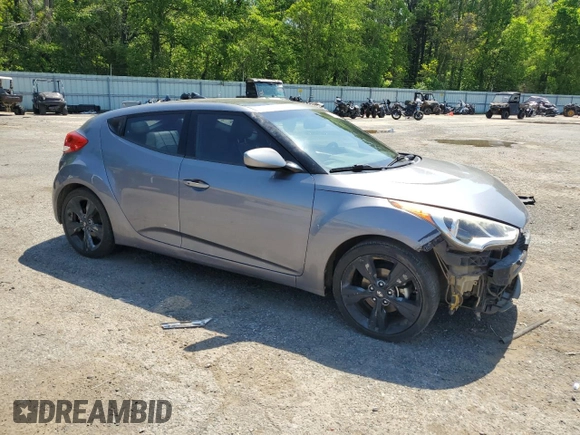 2016 Hyundai Veloster z VIN KMHTC6AD4GU273160, wystawiony jako Copart lot #52107985 z przebiegiem 120 884 mil mil oraz Szkoda całkowita • Salvage title. Historia ofert i sprzedaży dostępna na DreamBid. Obrazek 4.