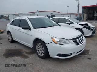2014 Chrysler 200 Touring с VIN 1C3CCBBG2EN114753, выставлен на аукционе IAAI как лот 42825328 с пробегом 143 100 миль миль и . История ставок и продаж доступна на DreamBid. Изображение 1.