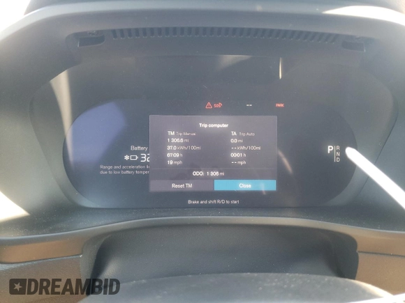 2023 Volvo C40 Ultimate z VIN YV4ED3GM3P2030853, wystawiony jako Copart lot #45003643 z przebiegiem 1 306 mil mil oraz . Historia ofert i sprzedaży dostępna na DreamBid. Obrazek 9.