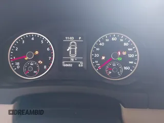 2013 Volkswagen Tiguan SEL z VIN WVGBV7AX2DW557134, wystawiony jako IAAI lot #42431396 z przebiegiem 160 692 mil mil oraz . Historia ofert i sprzedaży dostępna na DreamBid. Obrazek 7.