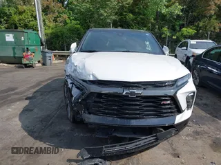2024 Chevrolet Blazer RS z VIN 3GNKBKRSXRS143036, wystawiony jako IAAI lot #42117715 z przebiegiem 16 093 mil mil oraz . Historia ofert i sprzedaży dostępna na DreamBid. Obrazek 12.