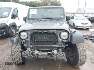 2018 Jeep Wrangler Unlimited Rubicon Recon with VIN 1C4BJWFG4JL827920, listed as a IAAI auction lot 41368319 with 110,835 mi miles and . Bid and sale history available at DreamBid. Image 13.