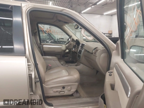 2003 Mercury Mountaineer Convenience z VIN 4M2ZU86K23ZJ06043, wystawiony jako IAAI lot #42215814 z przebiegiem 259 172 mil mil oraz . Historia ofert i sprzedaży dostępna na DreamBid. Obrazek 5.