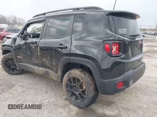 2020 Jeep Renegade Latitude z VIN ZACNJBBB8LPM11042, wystawiony jako IAAI lot #42072333 z przebiegiem 49 323 mil mil oraz . Historia ofert i sprzedaży dostępna na DreamBid. Obrazek 3.