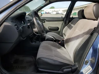 1996 Geo Prizm LSi z VIN 1Y1SK5262TZ041811, wystawiony jako Copart lot #56417875 z przebiegiem 185 771 mil mil oraz Tytuł czysty. Historia ofert i sprzedaży dostępna na DreamBid. Obrazek 7.