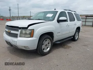 2011 Chevrolet Tahoe LT z VIN 1GNSCBE07BR243556, wystawiony jako IAAI lot #42306995 z przebiegiem Nie podano mil oraz . Historia ofert i sprzedaży dostępna na DreamBid. Obrazek 17.