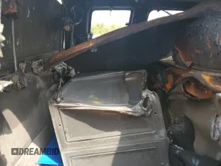 1997 GMC Sierra 2500 z VIN 1GTGC29F4VE539434, wystawiony jako Copart lot #50411315 z przebiegiem Nie podano mil oraz Nie do naprawy. Historia ofert i sprzedaży dostępna na DreamBid. Obrazek 10.