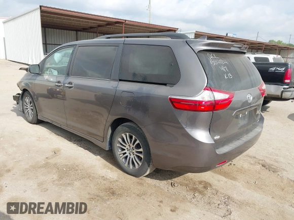 2019 Toyota Sienna XLE Auto Access Seat with VIN 5TDYZ3DC4KS015406, listed as a IAAI auction lot 42067648 with 81,070 mi miles. Bid and sale history available at carsss.com. Image 3.