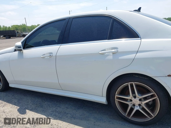 2015 Mercedes-Benz E 350 Luxury with VIN WDDHF8JBXFB088879, listed as a IAAI auction lot 42132658 with Not Provided miles and . Bid and sale history available at DreamBid. Image 13.