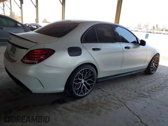 2017 Mercedes-Benz C 43 AMG z VIN 55SWF6EB2HU193012, wystawiony jako Copart lot #61035515 z przebiegiem 59 916 mil mil oraz Szkoda całkowita • Salvage title. Historia ofert i sprzedaży dostępna na DreamBid. Obrazek 3.