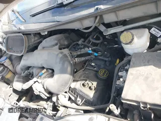 2018 Ford Transit z VIN 1FTYE1ZMXJKA11190, wystawiony jako IAAI lot #42683840 z przebiegiem 175 427 mil mil oraz . Historia ofert i sprzedaży dostępna na DreamBid. Obrazek 10.
