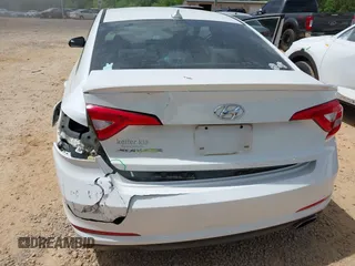 2017 Hyundai Sonata 2.4L z VIN 5NPE24AF3HH585942, wystawiony jako IAAI lot #42091264 z przebiegiem 70 979 mil mil oraz . Historia ofert i sprzedaży dostępna na DreamBid. Obrazek 6.