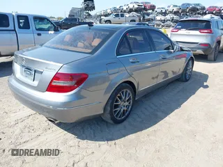 2012 Mercedes-Benz C 300 Sport с VIN WDDGF8BB9CR197914, выставлен на аукционе IAAI как лот 42187624 с пробегом 121 196 миль миль и . История ставок и продаж доступна на DreamBid. Изображение 4.