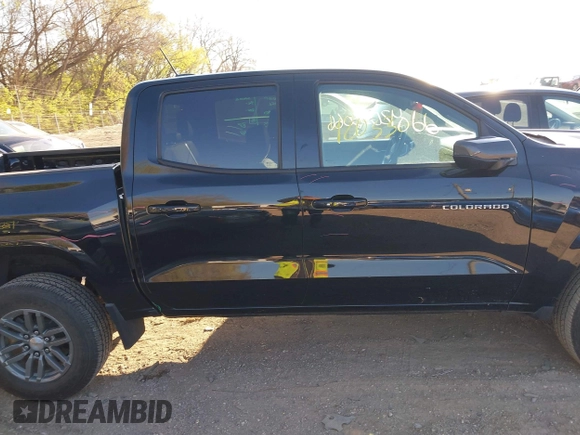 2023 Chevrolet Colorado 2WD LT z VIN 1GCGSCEC1P1237372, wystawiony jako IAAI lot #42033066 z przebiegiem 17 688 mil mil oraz . Historia ofert i sprzedaży dostępna na DreamBid. Obrazek 13.