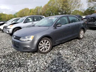 2013 Volkswagen Jetta SE z VIN 3VWDP7AJ4DM361292, wystawiony jako Copart lot #55861875 z przebiegiem 97 771 mil mil oraz Tytuł czysty. Historia ofert i sprzedaży dostępna na DreamBid. Obrazek 1.