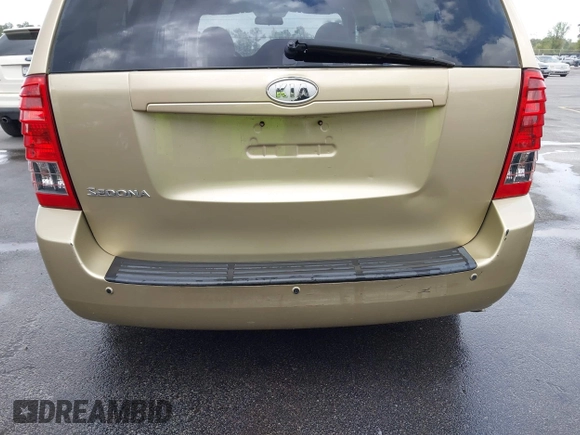 2011 Kia Sedona LX with VIN KNDMG4C71B6407306, listed as a IAAI auction lot 41922697 with 243,248 mi miles. Bid and sale history available at carsss.com. Image 15.
