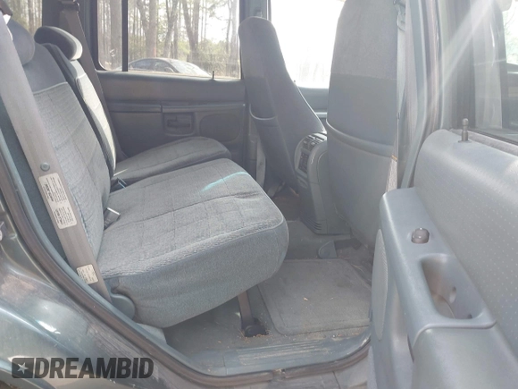1997 Ford Explorer XL z VIN 1FMDU34E9VZB67632, wystawiony jako IAAI lot #41942102 z przebiegiem 295 240 mil mil oraz . Historia ofert i sprzedaży dostępna na DreamBid. Obrazek 8.