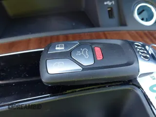 2024 Audi Q5 Premium z VIN WA1ABAFY2R2142122, wystawiony jako IAAI lot #41848621 z przebiegiem 4 334 mil mil oraz . Historia ofert i sprzedaży dostępna na DreamBid. Obrazek 11.
