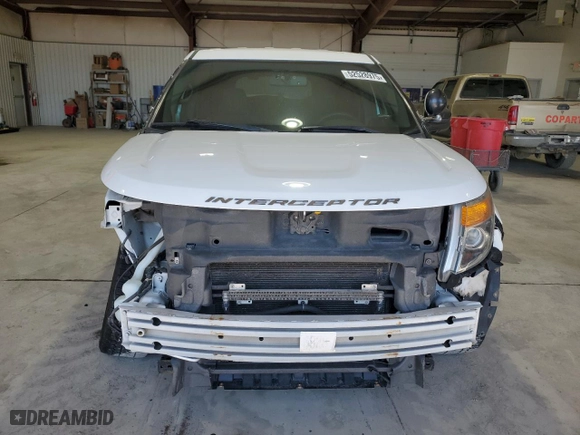 2015 Ford Utility Police Interceptor with VIN 1FM5K8AR4FGC16277, listed as a Copart auction lot 52528975 with 186,861 mi miles and Salvage Title. Bid and sale history available at carsss.com. Image 5.