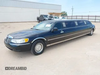 2000 Lincoln Town Car Executive with VIN 1L1FM81W7YY853277, listed as a IAAI auction lot 42533017 with 182,410 mi miles and . Bid and sale history available at DreamBid. Image 2.