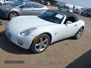 2006 Pontiac Solstice z VIN 1G2MB33B96Y101689, wystawiony jako IAAI lot #41891437 z przebiegiem 108 295 mil mil oraz . Historia ofert i sprzedaży dostępna na DreamBid. Obrazek 2.