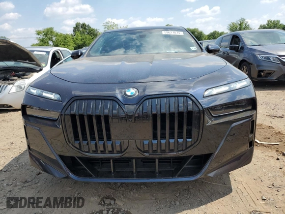 2023 BMW 7 Series 740i z VIN WBA23EH08PCM38868, wystawiony jako Copart lot #59627874 z przebiegiem 17 691 mil mil oraz Szkoda całkowita • Salvage title. Historia ofert i sprzedaży dostępna na DreamBid. Obrazek 5.