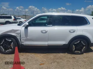 2025 Kia Telluride S with VIN 5XYP6DGC0SG590900, listed as a IAAI auction lot 42706596 with 6,712 mi miles and . Bid and sale history available at DreamBid. Image 14.